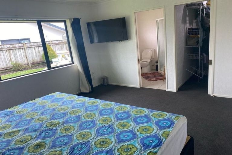 Photo of property in 8 Woodgate Court, Fitzherbert, Palmerston North, 4410