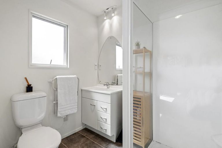 Photo of property in 8 Greenleaf Way, Northcross, Auckland, 0630