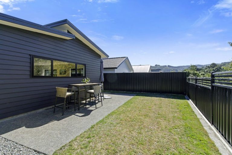Photo of property in 21 Thornbury Lane, Timberlea, Upper Hutt, 5018