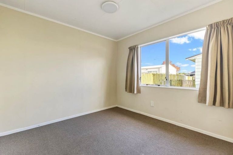 Photo of property in 1/15 Stoll Place, Clendon Park, Auckland, 2103