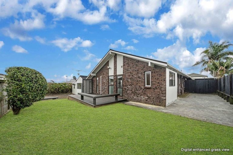 Photo of property in 2/7 Benygloe Place, Highland Park, Auckland, 2010