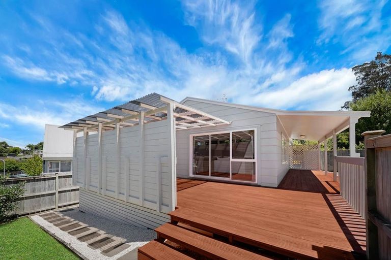 Photo of property in 3 Regency Place, Sunnynook, Auckland, 0632