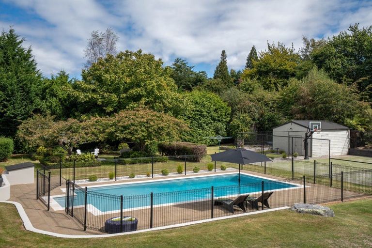 Photo of property in 142 Gillespie Place, Acacia Bay, Taupo, 3385