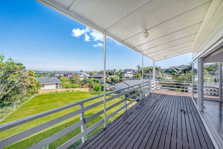 Photo of property in 105 Bradbury Road, Botany Downs, Auckland, 2010