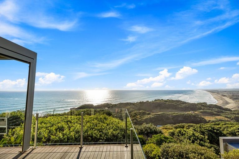Photo of property in 42 Waitea Road, Muriwai, Waimauku, 0881