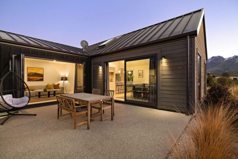 Photo of property in 4 Polperro Court, Jacks Point, Queenstown, 9371