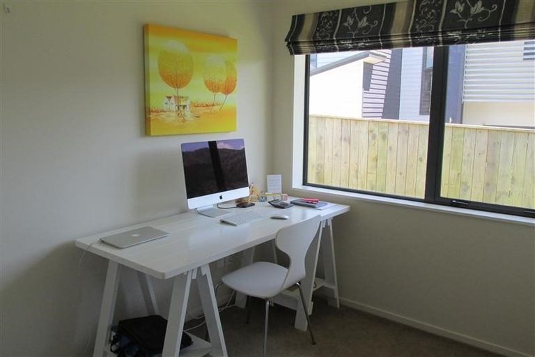 Photo of property in 13 Percy Kinsman Crescent, Riverstone Terraces, Upper Hutt, 5018