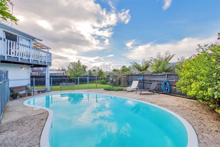 Photo of property in 9 Bodi Place, Te Atatu South, Auckland, 0610