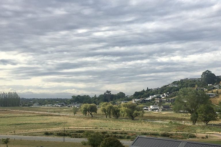 Photo of property in 14 Round Hill Rise, Cracroft, Christchurch, 8022