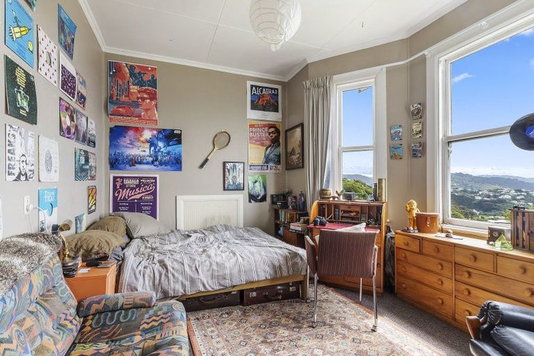 Photo of property in 30 Apuka Street, Brooklyn, Wellington, 6021