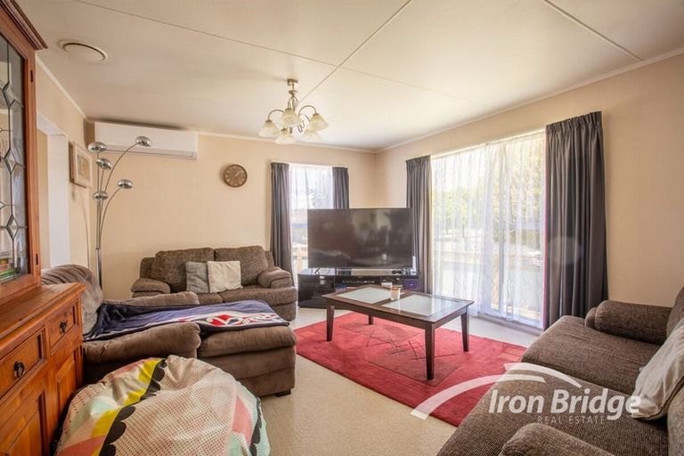Photo of property in 2 Hartford Crescent, Totara Park, Upper Hutt, 5018