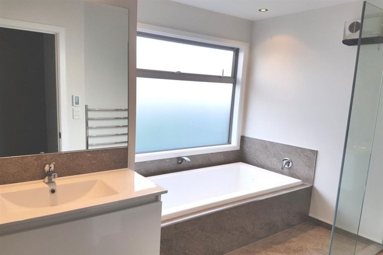 Photo of property in 9 Crown Close, Prebbleton, 7604