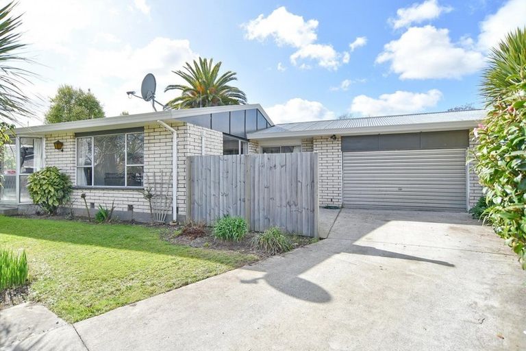 Photo of property in 21 Heaphy Place, Casebrook, Christchurch, 8051