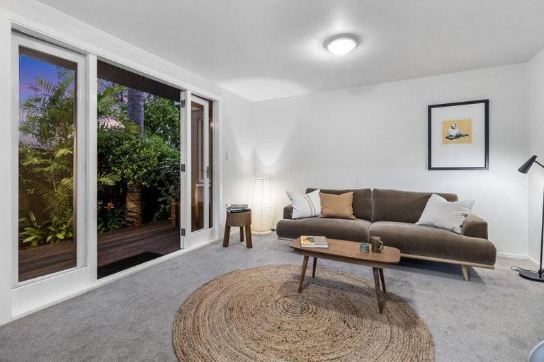 Photo of property in 41 Old Lake Road, Narrow Neck, Auckland, 0624