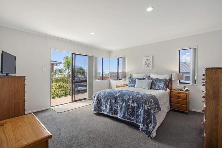 Photo of property in 2/23 Kiteroa Terrace, Rothesay Bay, Auckland, 0630