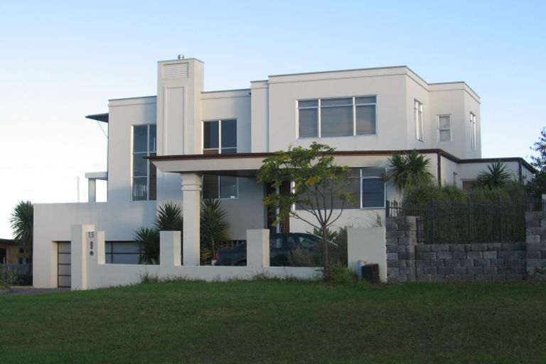 Photo of property in 15 Courtneys, West Harbour, Auckland, 0618