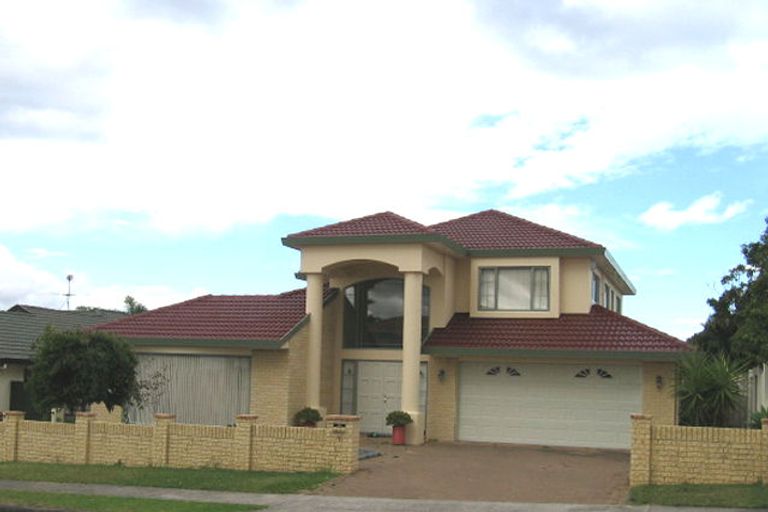 Photo of property in 7 Rosetti Rise, West Harbour, Auckland, 0618