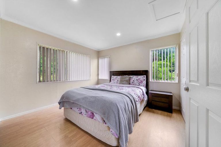 Photo of property in 13 San Martin Place, Goodwood Heights, Auckland, 2105