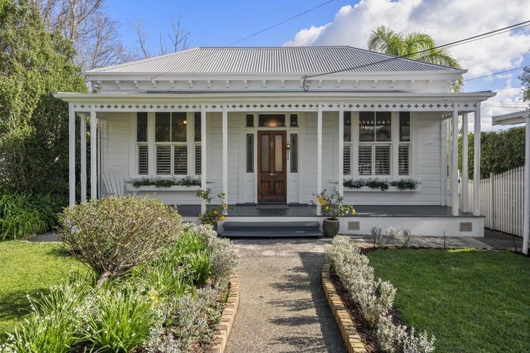 Photo of property in 143 Vauxhall Road, Narrow Neck, Auckland, 0624