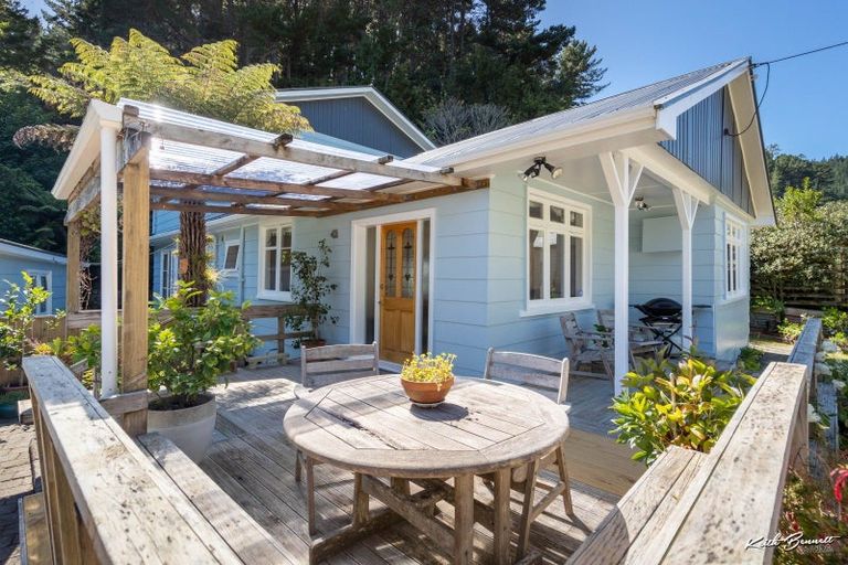 Photo of property in 33 Elmslie Road, Pinehaven, Upper Hutt, 5019