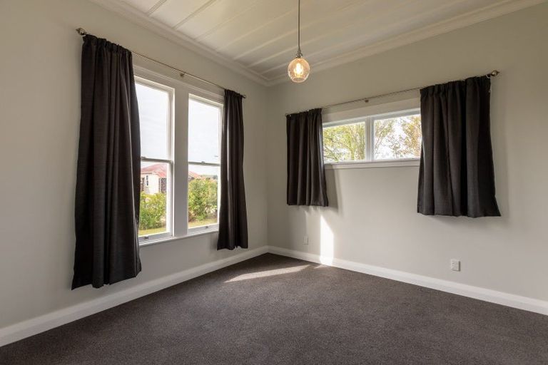 Photo of property in 37 Ross Street, Woodville, 4920