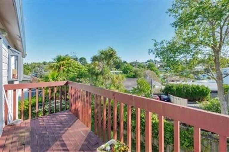 Photo of property in 11 Loughanure Place, Massey, Auckland, 0614