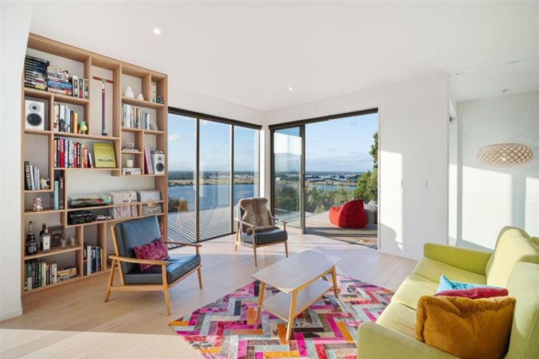 Photo of property in 24 Marama Crescent, Mount Pleasant, Christchurch, 8081