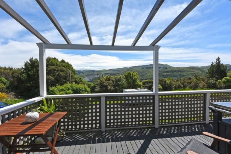 Photo of property in 13 Whitechapel Grove, Stokes Valley, Lower Hutt, 5019