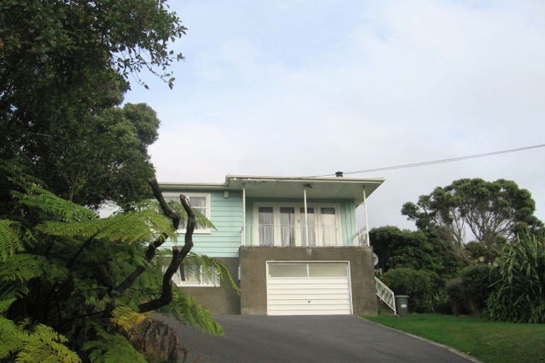 Photo of property in 9 Larsen Crescent, Tawa, Wellington, 5028