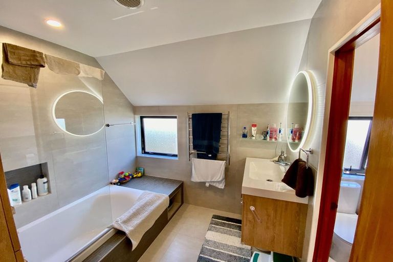 Photo of property in 1/44 Old Lake Road, Narrow Neck, Auckland, 0624