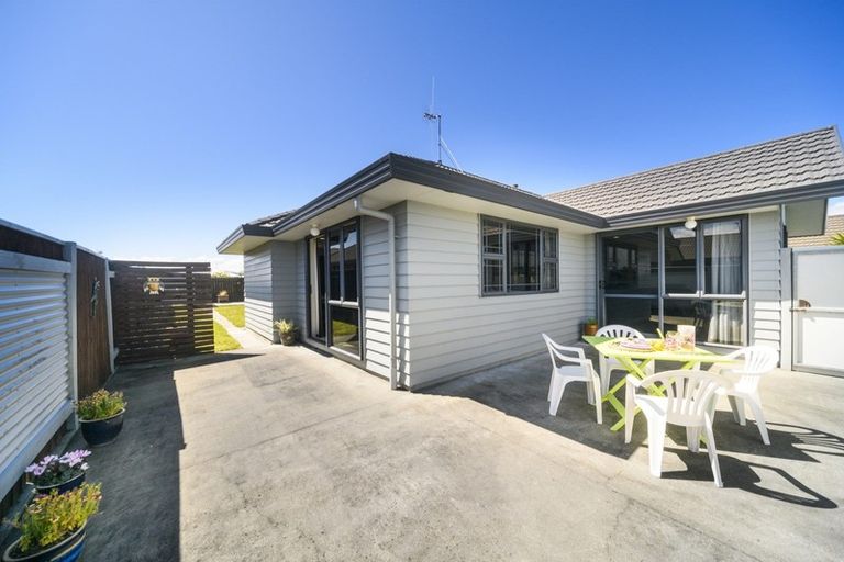 Photo of property in 76 Geneva Terrace, Kelvin Grove, Palmerston North, 4414
