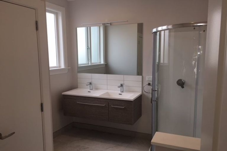 Photo of property in 33 Riddlers Crescent, Petone, Lower Hutt, 5012