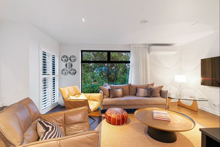 Photo of property in 1/279 Lake Road, Belmont, Auckland, 0622