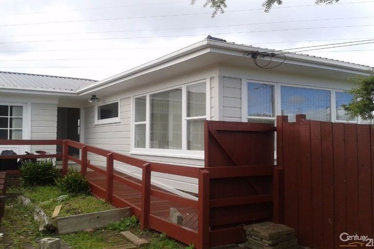 Photo of property in 52 Dale Crescent, Pakuranga, Auckland, 2010