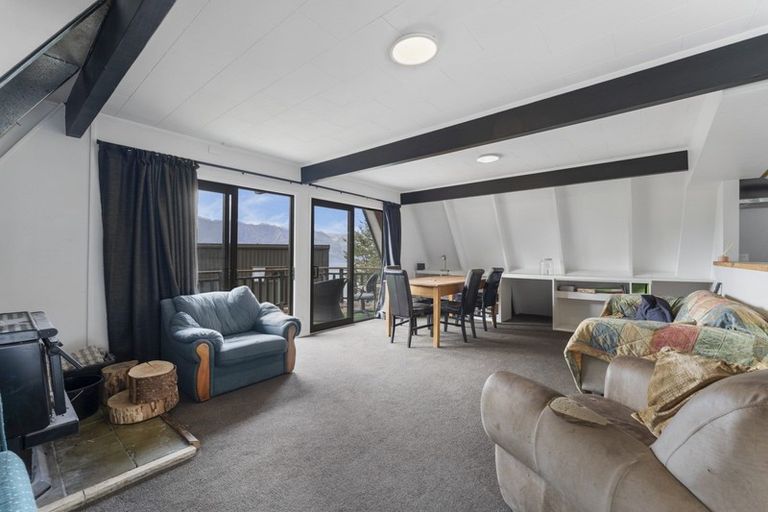 Photo of property in 40 Avalon Crescent, Fernhill, Queenstown, 9300