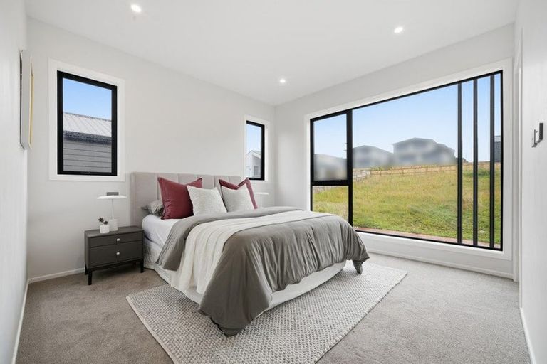 Photo of property in 3 Makumaku Place, Long Bay, Auckland, 0630