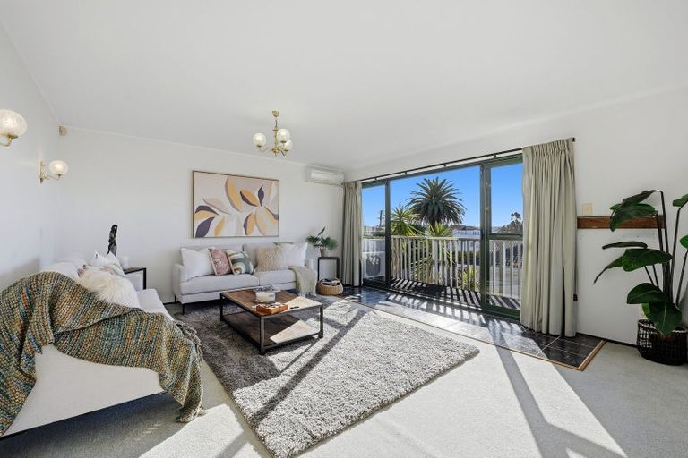 Photo of property in 2/983 Beach Road, Torbay, Auckland, 0630