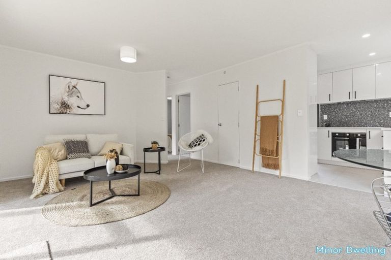 Photo of property in 8 Kupari Place, Totara Vale, Auckland, 0629