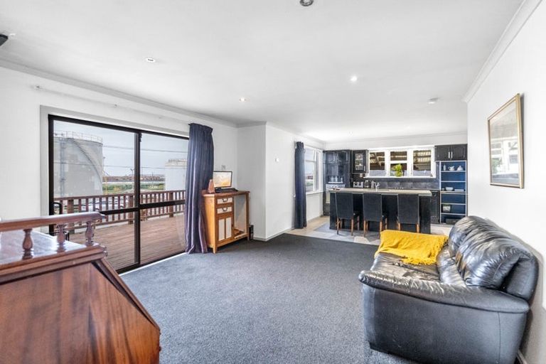 Photo of property in 44 Ocean Beach Road, Bluff, 9814