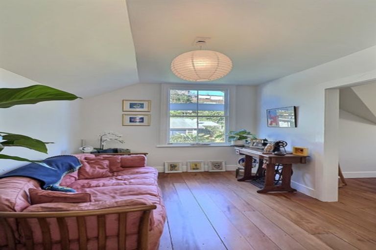 Photo of property in 37 Milton Road, Bluff Hill, Napier, 4110