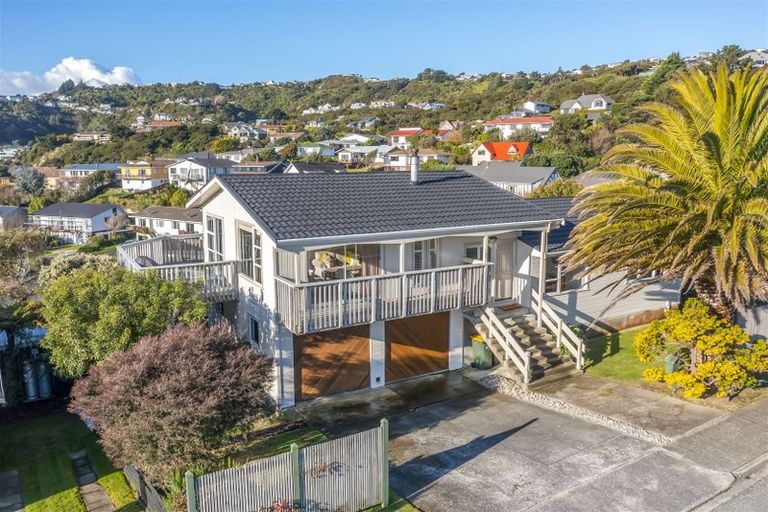 Photo of property in 6 Langwell Place, Papakowhai, Porirua, 5024
