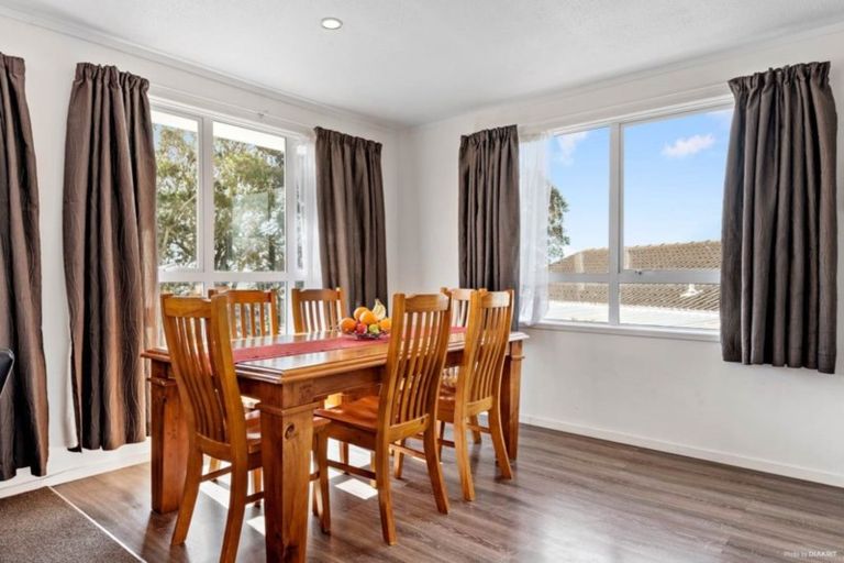 Photo of property in 22 Royal Road, Massey, Auckland, 0614