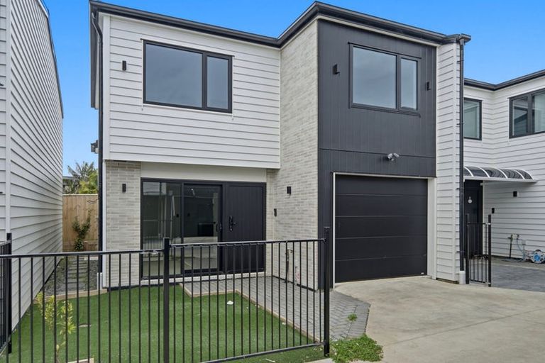 Photo of property in 2/592 Massey Road, Mangere, Auckland, 2022