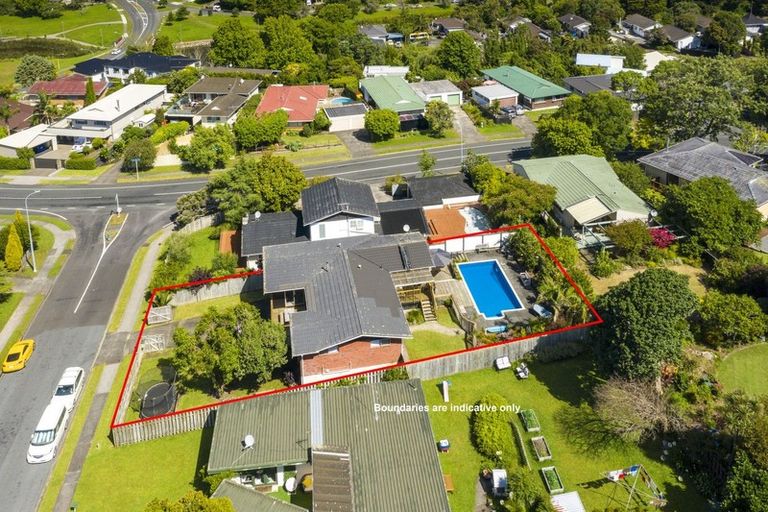 Photo of property in 4 King Richard Place, Browns Bay, Auckland, 0630