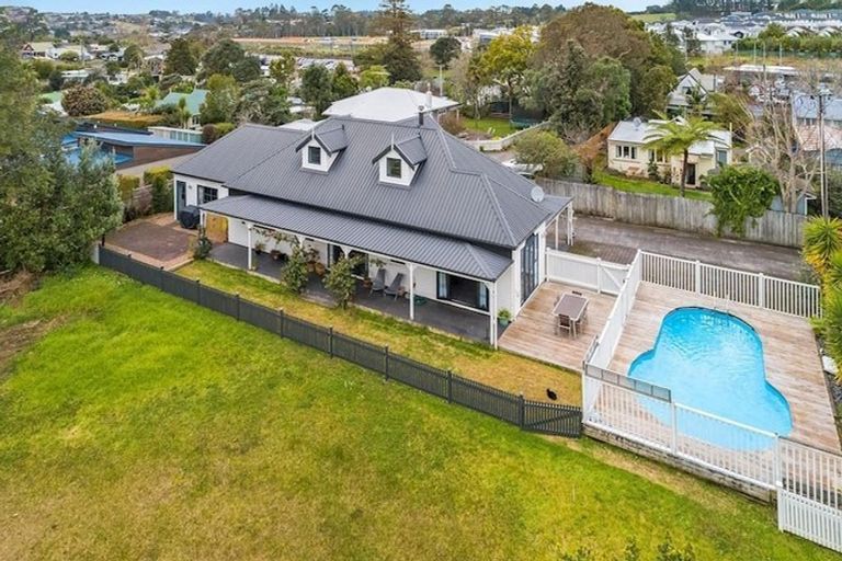 Photo of property in 741a Swanson Road, Swanson, Auckland, 0612