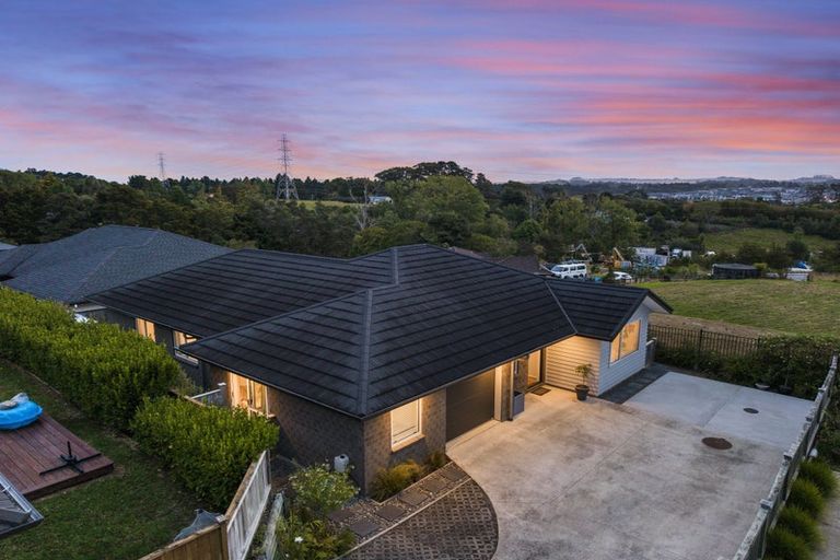 Photo of property in 10 Grenache Way, Kumeu, 0810