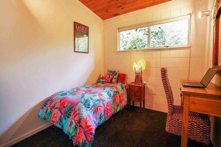 Photo of property in 32 Te Moana Road, Waikanae Beach, Waikanae, 5036