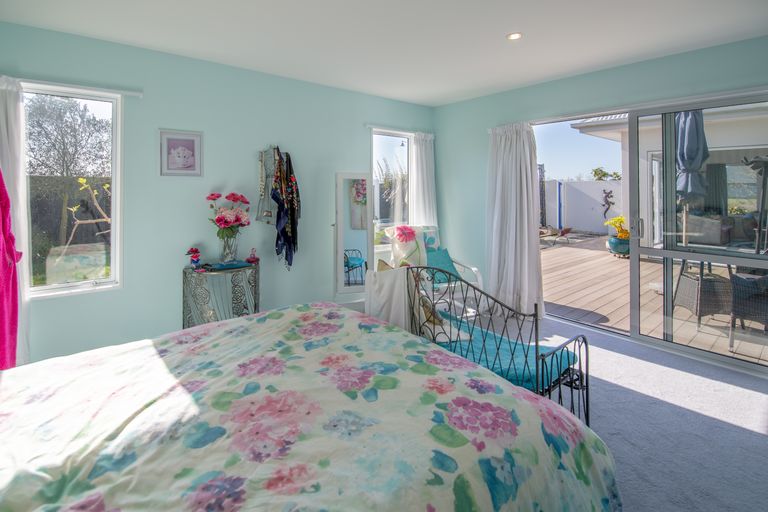 Photo of property in 3 Te Wairewa Street, Pegasus, 7612