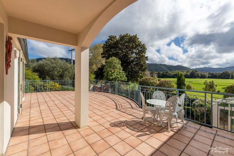 Photo of property in 70 Barton Road, Heretaunga, Upper Hutt, 5018