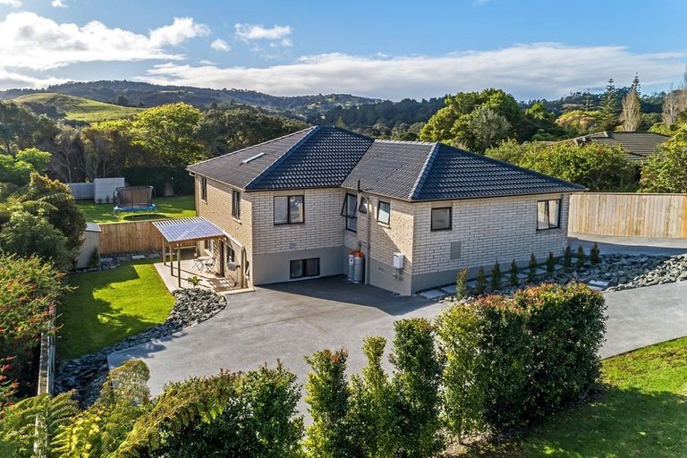 Photo of property in 3 Otanerua Road, Hatfields Beach, Orewa, 0931